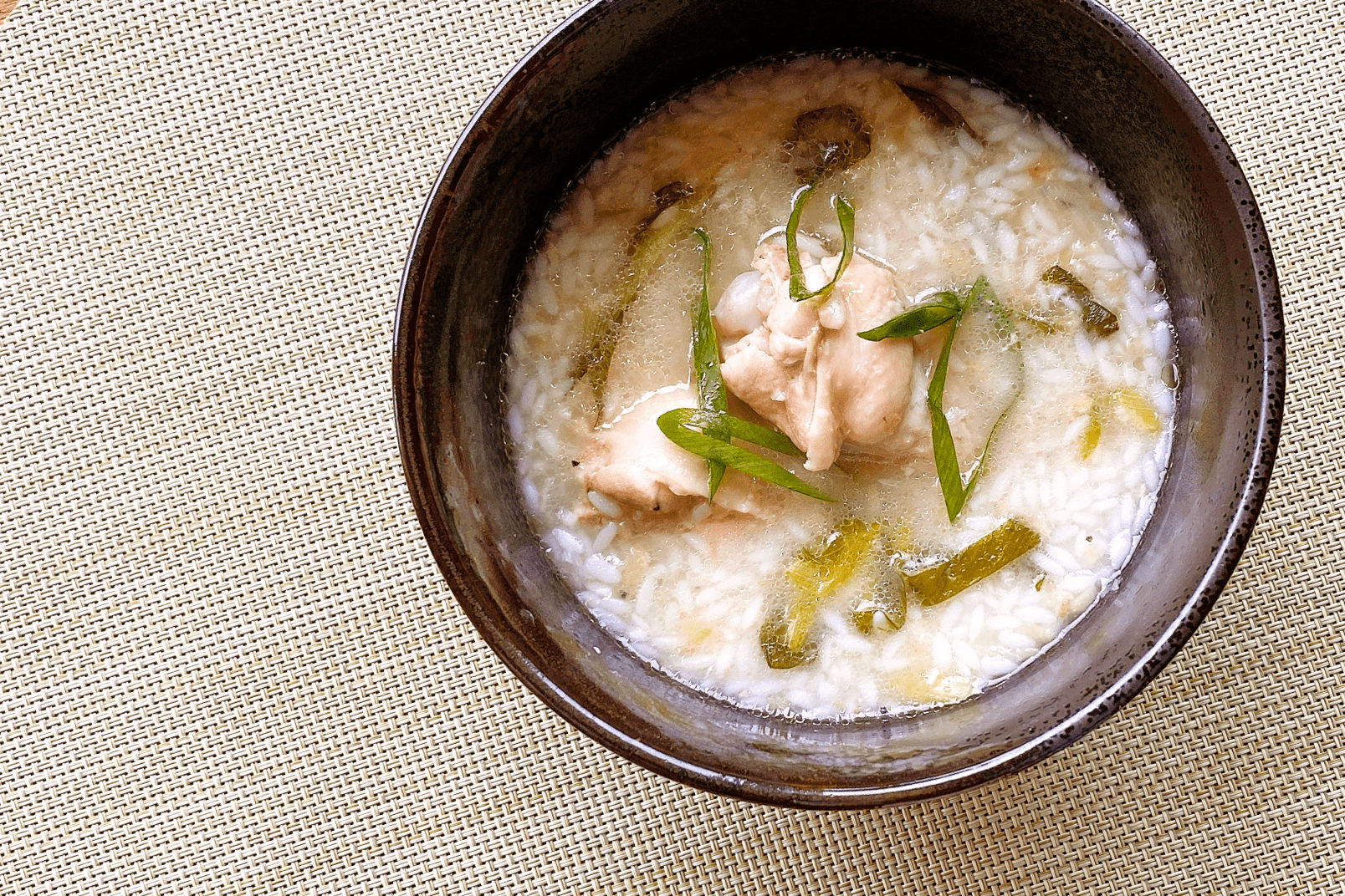 しょうが香る、手羽元の参鶏湯